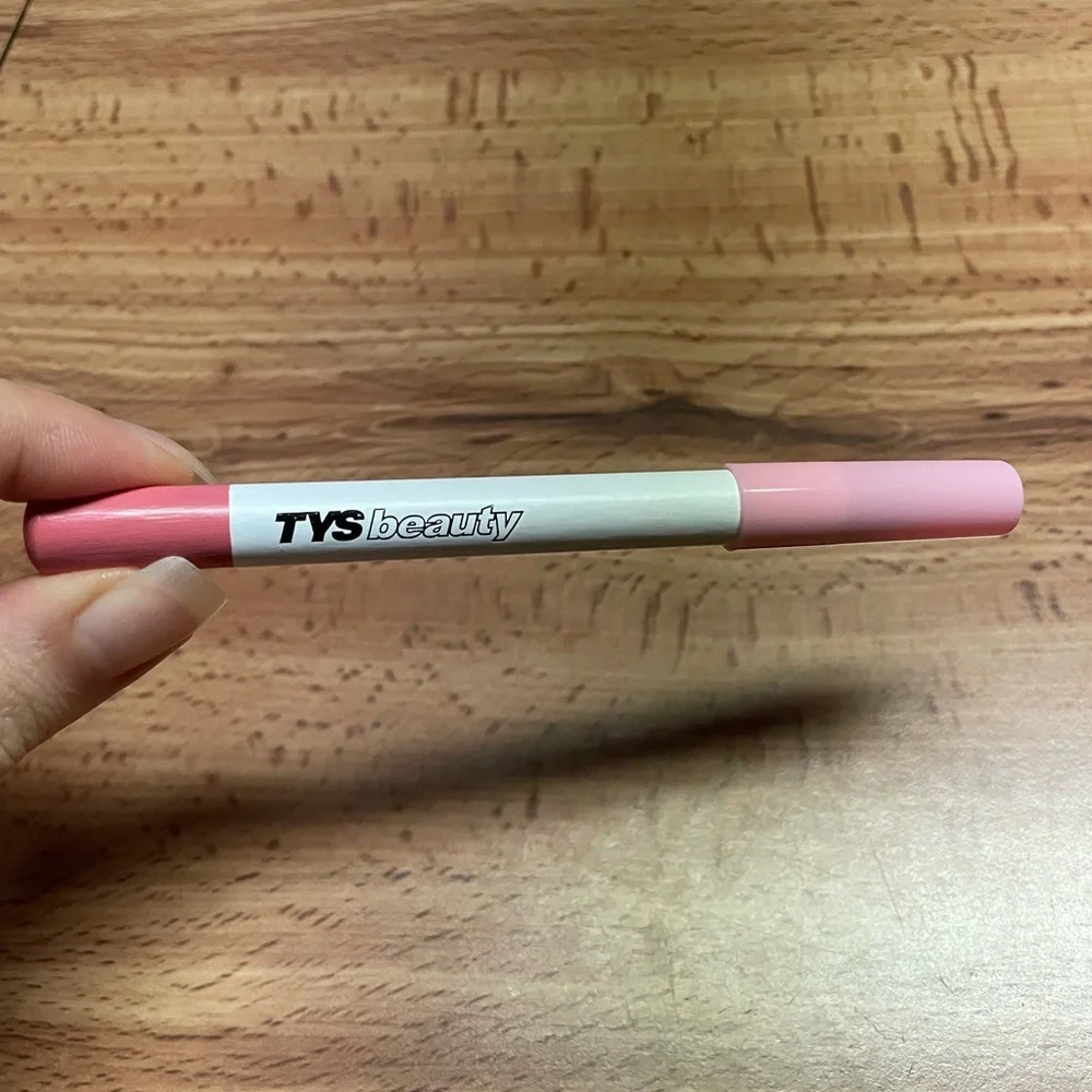 TYS BEAUTY Lip Crayon Liner & ĀTHR BEAUTY Diffused Reflections Bronzing Powder